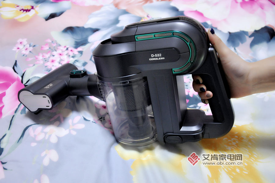 小而美玩转多功能,小狗新品D-532无线手持吸尘器