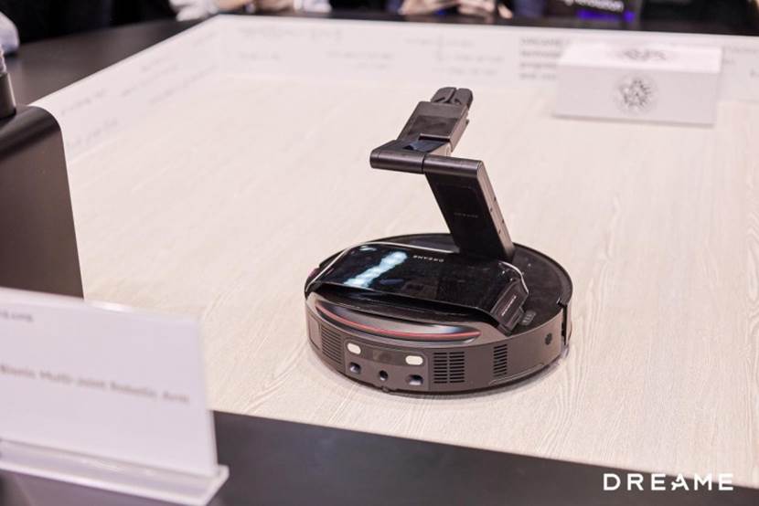 桌子上摆放着黑色的机器
描述已自动生成