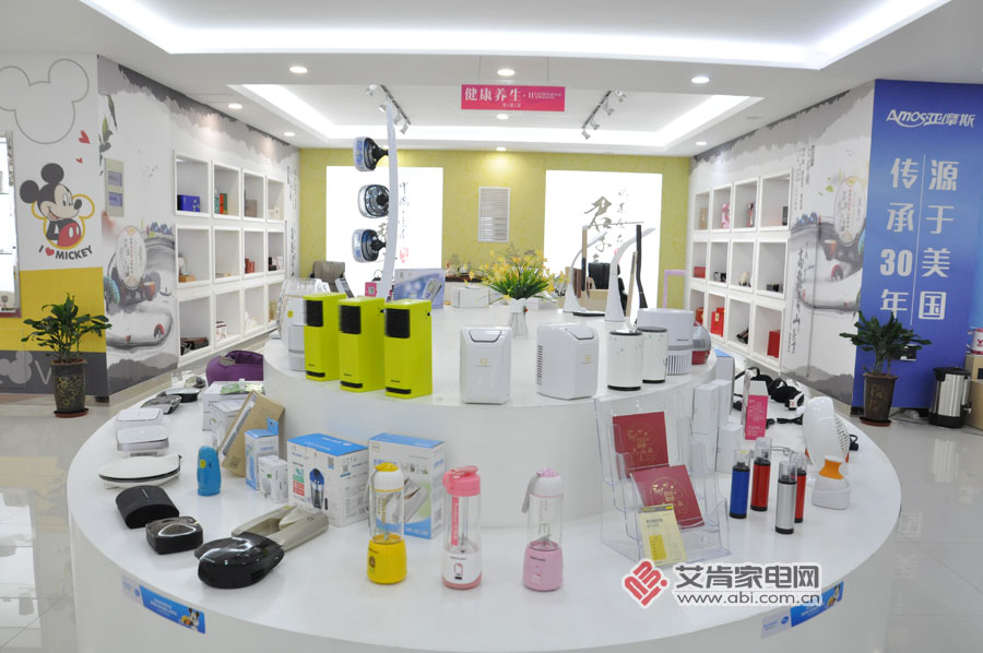 荣事达小家电:琳琅满目 产品展厅像商场