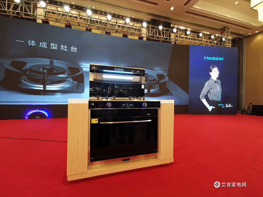 美多集成灶新品发布,开创双智屏蒸烤一体新时代